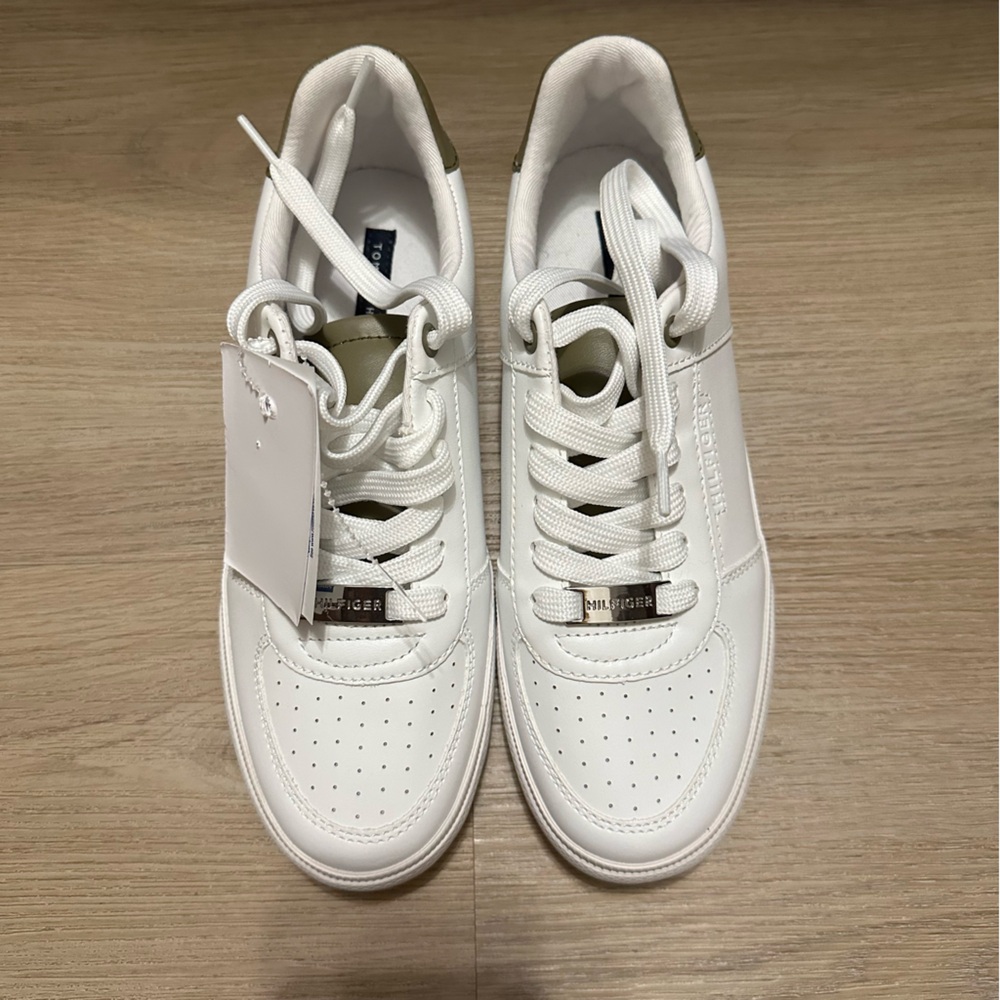 Women’s Tommy Hilfiger Shoes Size 7
